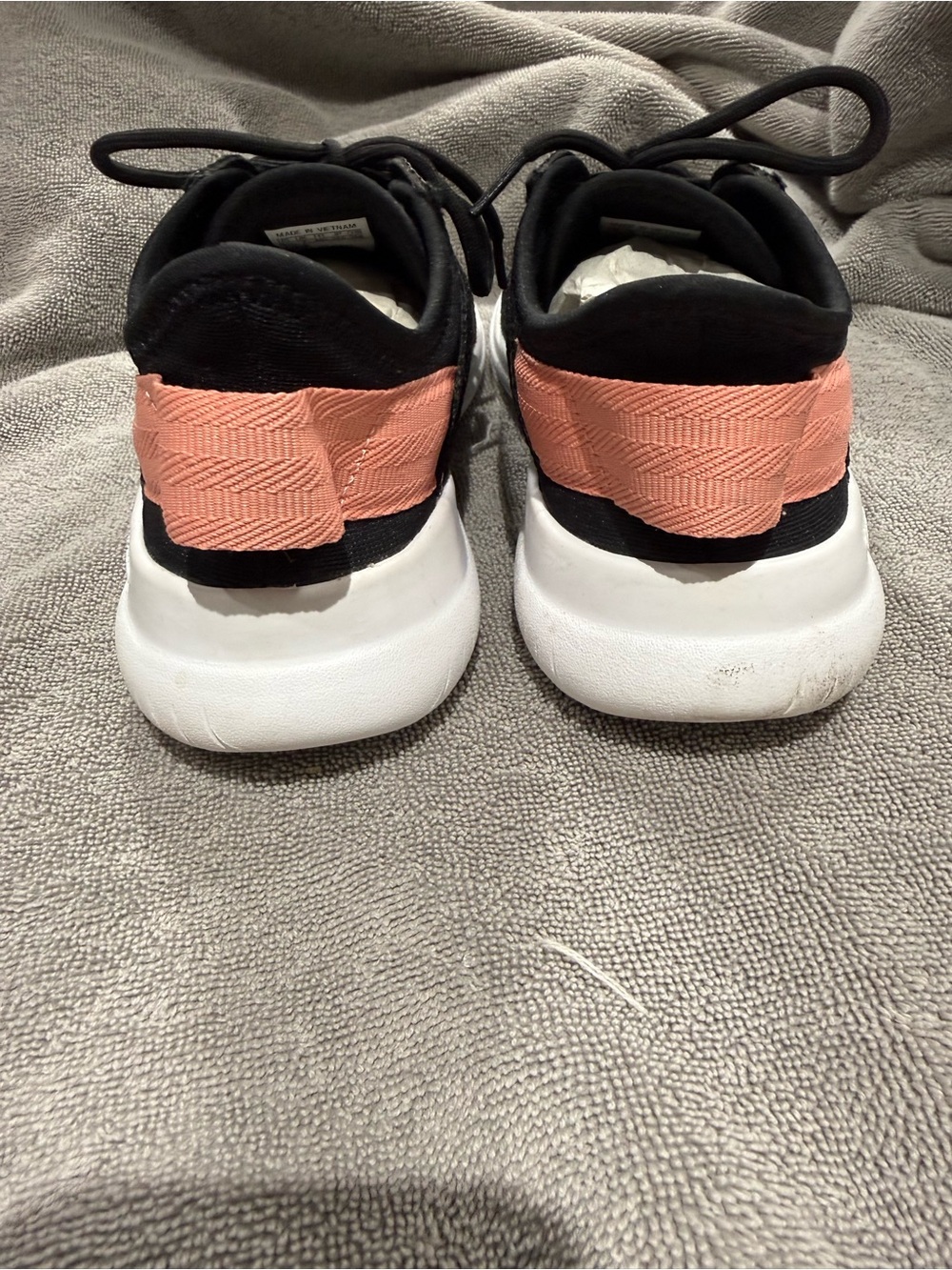 Adidas Woman’s White Low-Top Sneakers - Picture 7 of 7